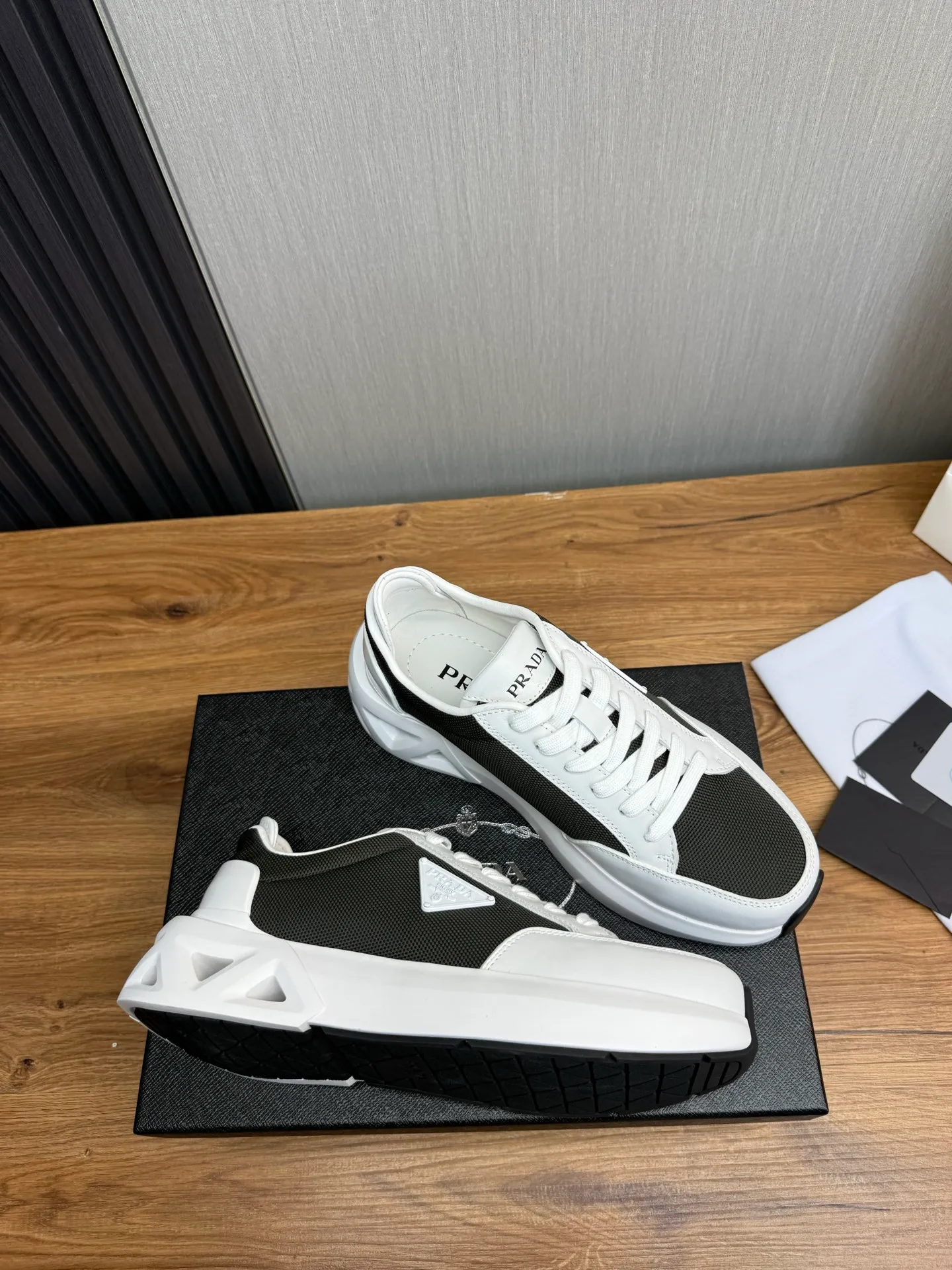 Men's shoes 💰760💰 [PRADA] New models synchronized with the official website, high-quality shipments ✔️Best sellers🔥 Original cowhide + cowhide lining, 1🆚1 replica, original original sole, 38-45 (men's 38.45 custom-made, non-refundable)